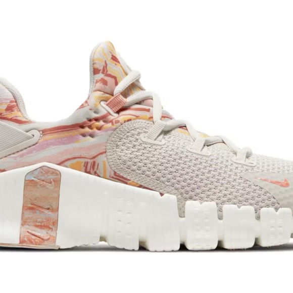 Nike Free Metcon 4 Women's Athletic Shoes in Gray and Pink - Picture 7 of 7
